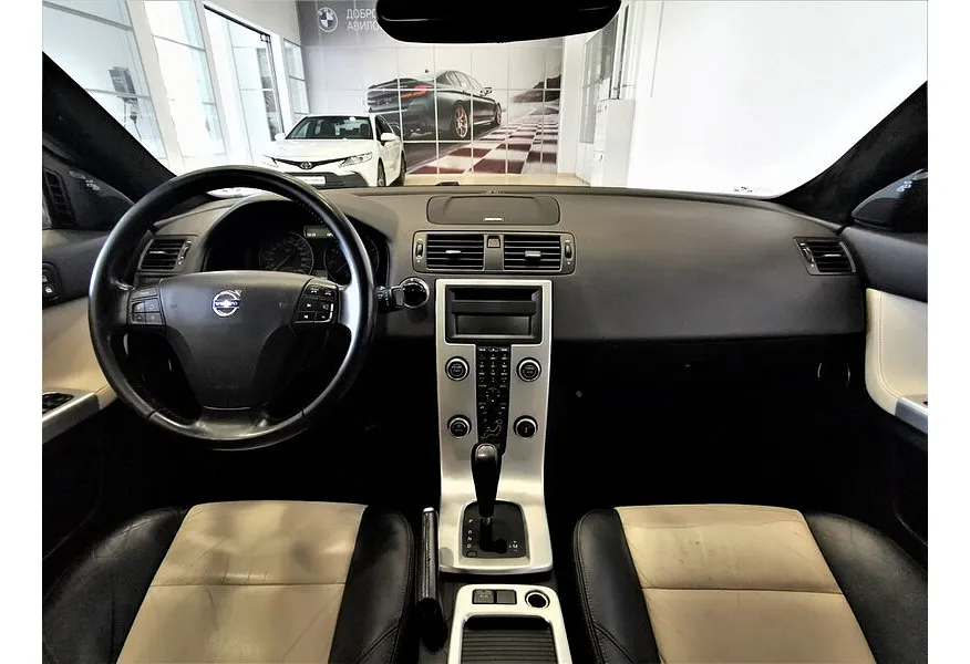 Volvo S40 2.0 Powershift (145 л.с.) Оранжевый в АВИЛОН. Слайд №14