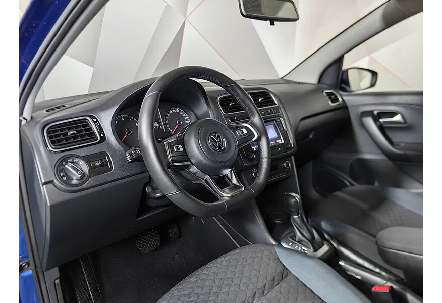 Volkswagen Polo 1.6 MPI AT (110 л.с.) Status Синий в АВИЛОН. Слайд №19