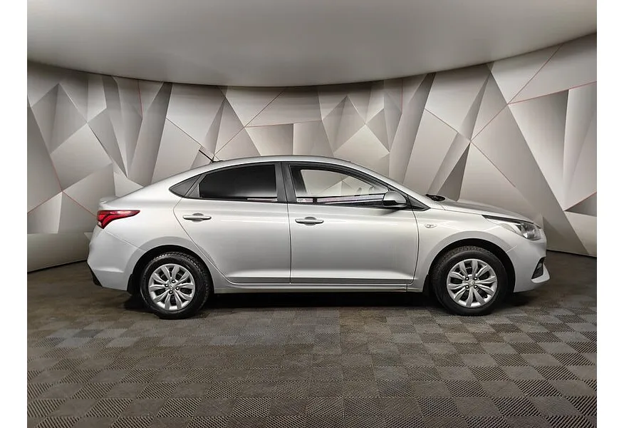 Hyundai Solaris 1.6 MT (123 л.с.) Серебристый в АВИЛОН. Слайд №6