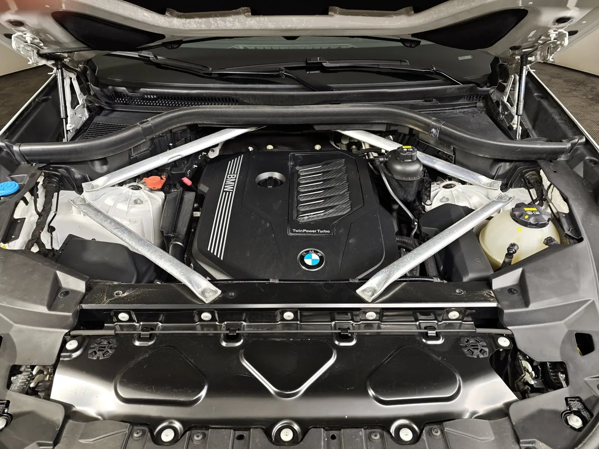 BMW X5 xDrive40i Steptronic (340 л.с.) Белый в АВИЛОН. Слайд №10