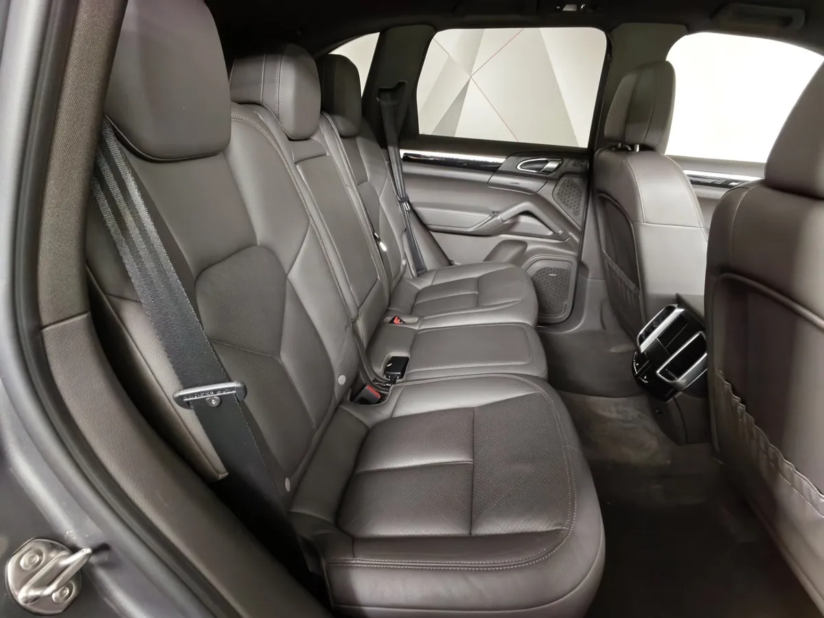 Porsche Cayenne Diesel 3.0 Tiptronic S AWD (245 л.с.) Серый в АВИЛОН. Слайд №16