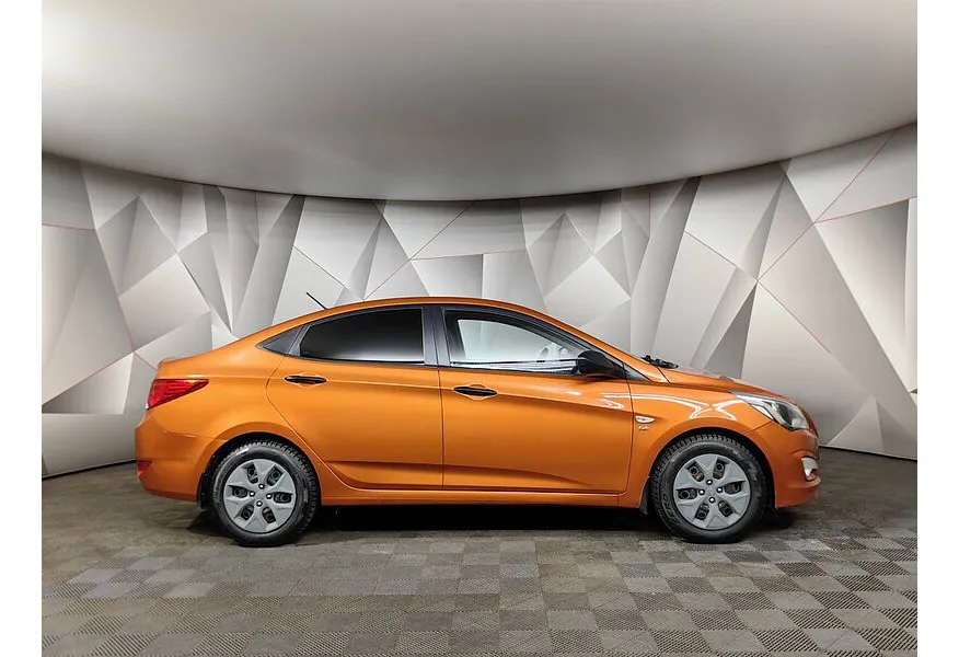 Hyundai Solaris 1.6 AT (123 л.с.) Comfort + Advanced + Winter Оранжевый в АВИЛОН. Слайд №6 Hyundai Solaris 1.6 AT (123 л.с.) Comfort + Advanced + Winter Оранжевый в АВИЛОН. Слайд №6