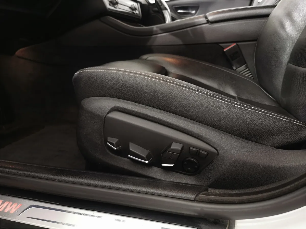 BMW 5 серия 528i xDrive AT (245 л.с.) Base Локальная сборка Белый в АВИЛОН. Слайд №16