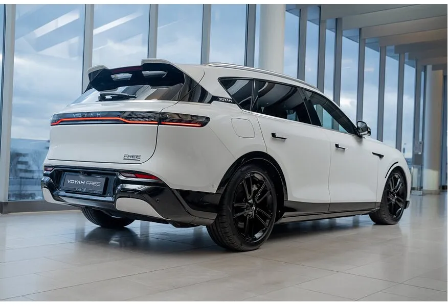 Voyah Free EVR 1.5 AT AWD (489 л.с.) Sport Edition Белый в АВИЛОН. Слайд №3