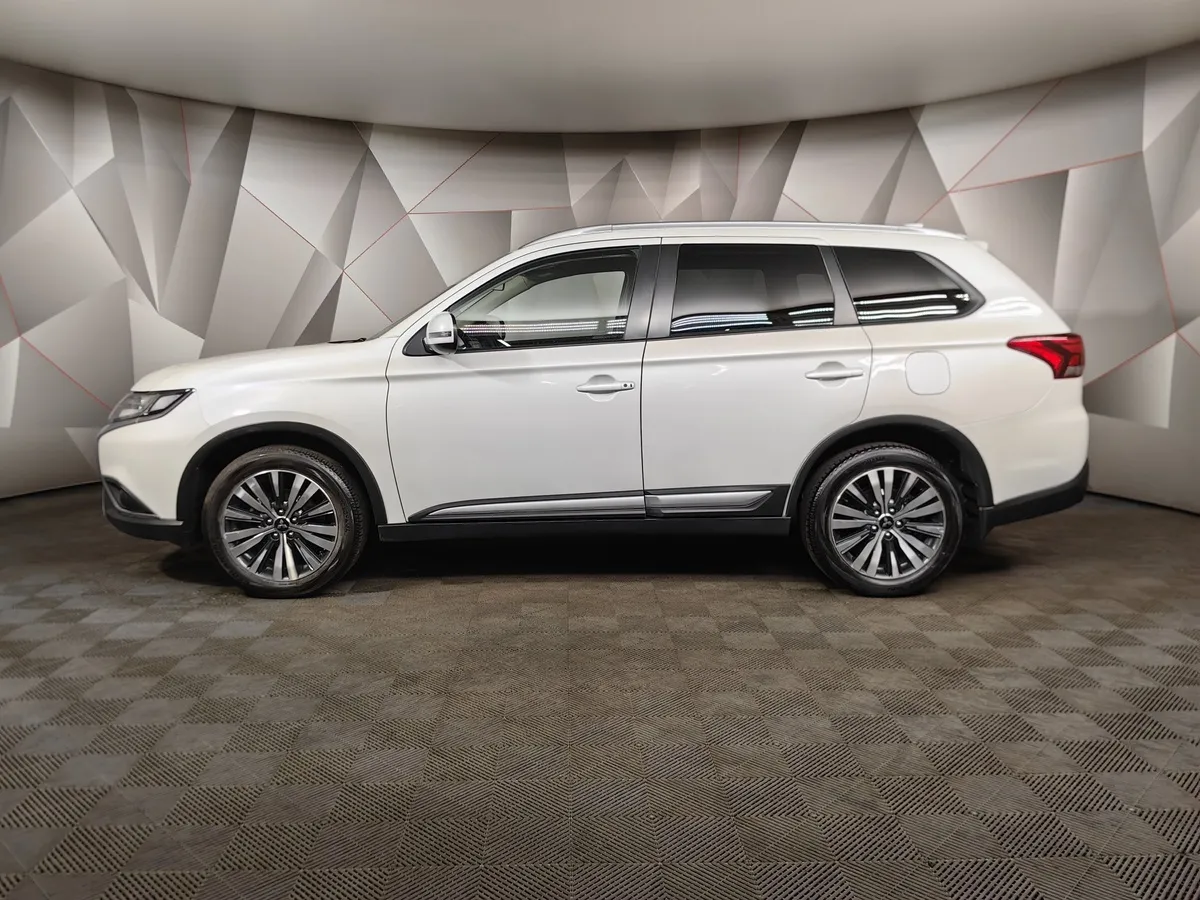 Mitsubishi Outlander 2.0 MIVEC CVT 4WD 7 мест (146 л.с.) Intense Plus Белый в АВИЛОН. Слайд №5
