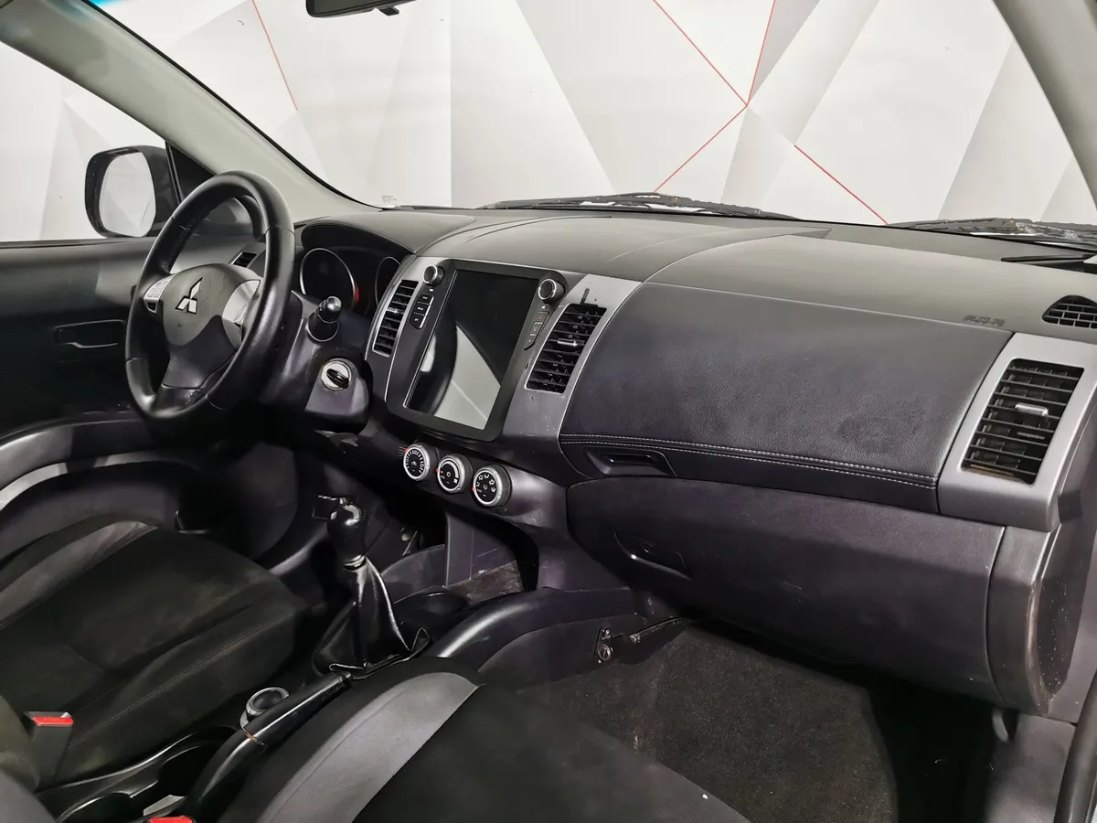 Mitsubishi Outlander 2.4 CVT 4WD (170 л.с.) Серый в АВИЛОН. Слайд №11