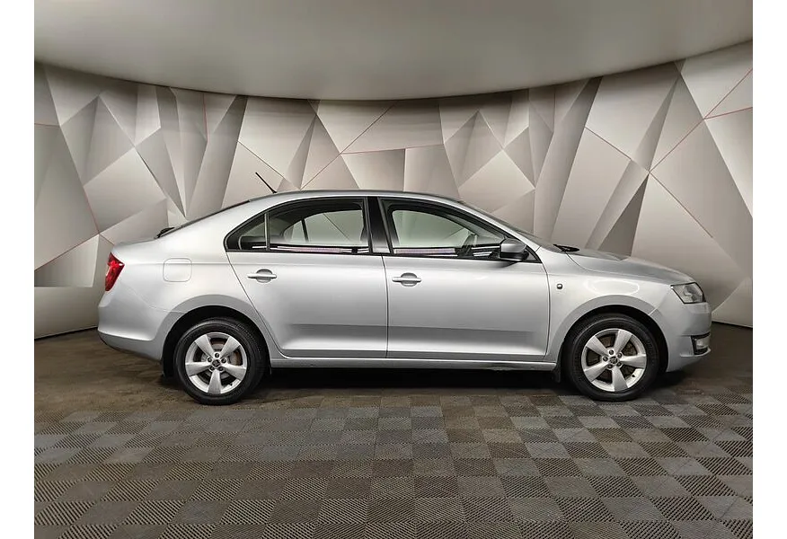 Skoda Rapid 1.6 MT (105 л.с.) Серебристый в АВИЛОН. Слайд №4
