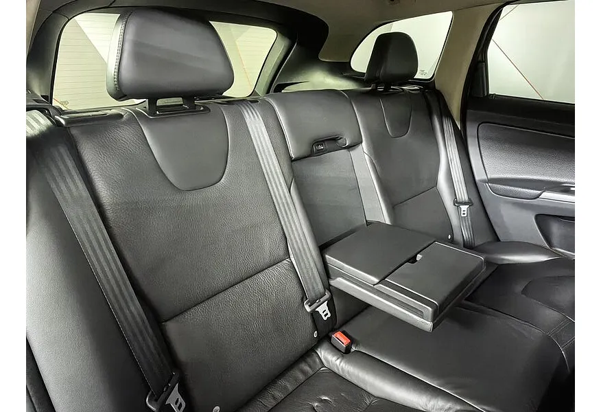 Volvo XC60 2.0 T AT (203 л.с.) Золотой в АВИЛОН. Слайд №10