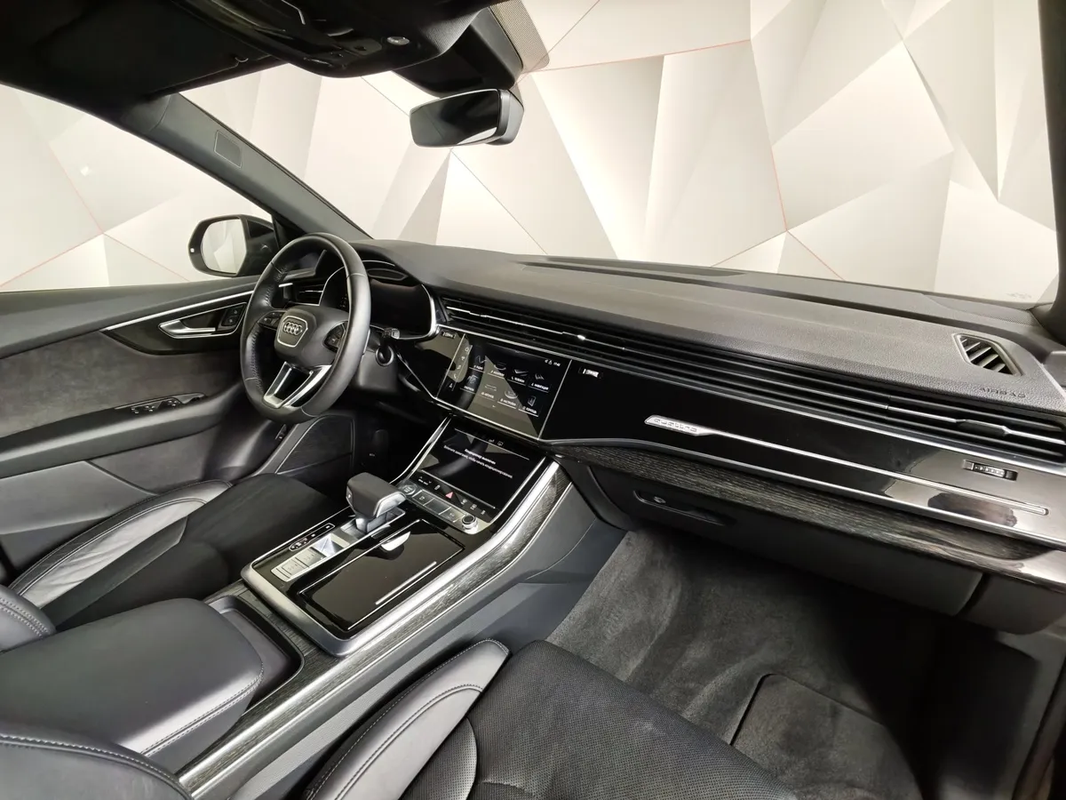 Audi Q8 55 TFSI Tiptronic quattro (340 л.с.) Черный в АВИЛОН. Слайд №12
