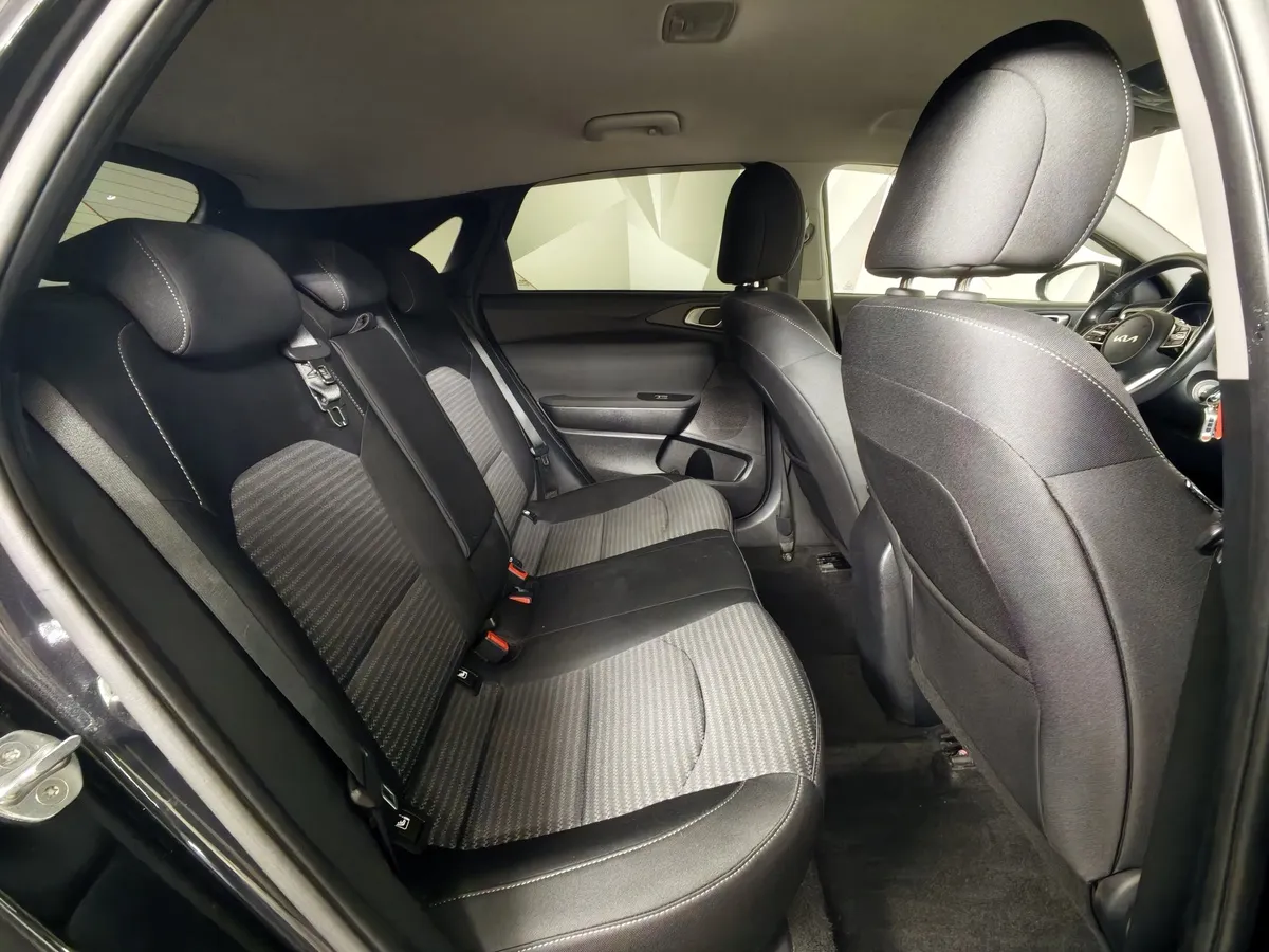 Kia Ceed 1.6 MPI AT (128 л.с.) Luxe Черный в АВИЛОН. Слайд №15