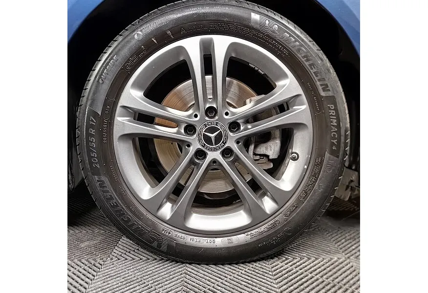 Mercedes-Benz CLA 200 7-G DCT (150 л.с.) Синий в АВИЛОН. Слайд №18