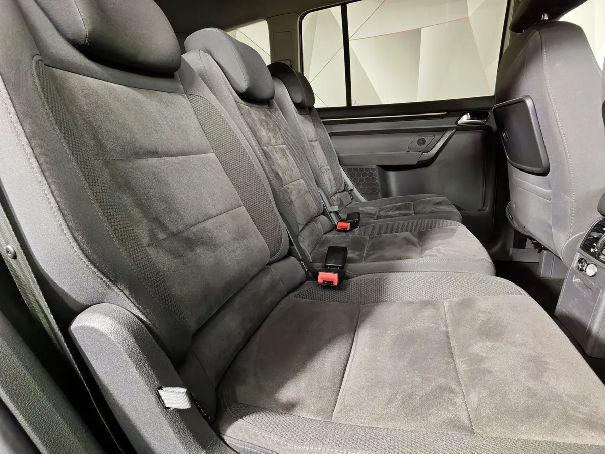 Volkswagen Touran 2.0 TDI DSG (110 л.с.) Highline Серебристый в АВИЛОН. Слайд №14
