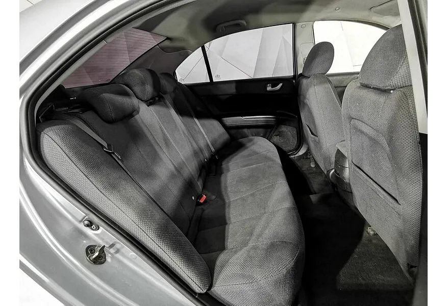 Hyundai Sonata 2.0 MT (144 л.с.) Серебристый в АВИЛОН. Слайд №17