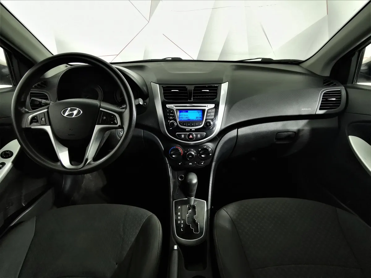 Hyundai Solaris 1.6 AT (123 л.с.) Dynamic Бежевый в АВИЛОН. Слайд №12