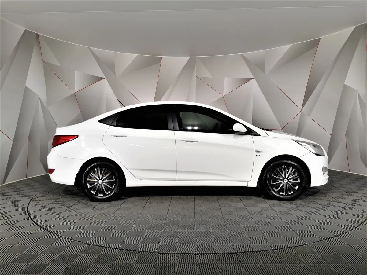 Hyundai Solaris 1.6 MT (123 л.с.) Белый в АВИЛОН. Слайд №6
