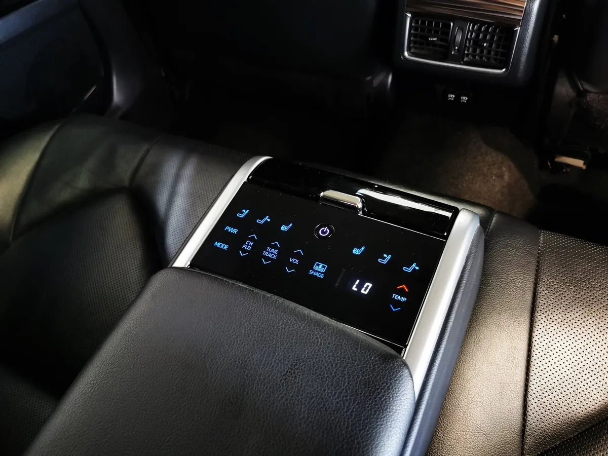Toyota Camry 3.5 AT (249 л.с.) Черный в АВИЛОН. Слайд №24