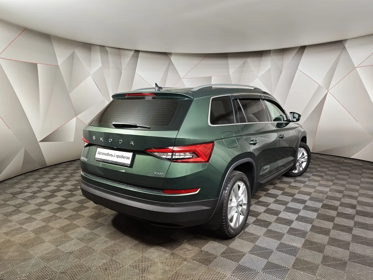 Skoda Kodiaq 2.0 TSI DSG 4X4 (180 л.с.) Зеленый в АВИЛОН. Слайд №2