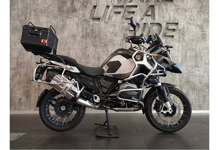 LIVE. Слайд №4