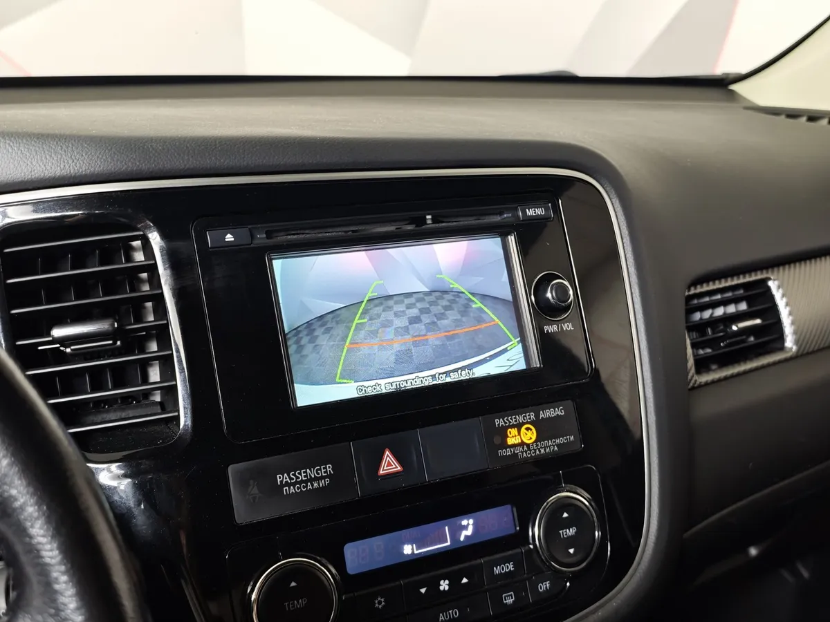 Mitsubishi Outlander 2.0 CVT 4WD (146 л.с.) Instyle E29 Белый в АВИЛОН. Слайд №20