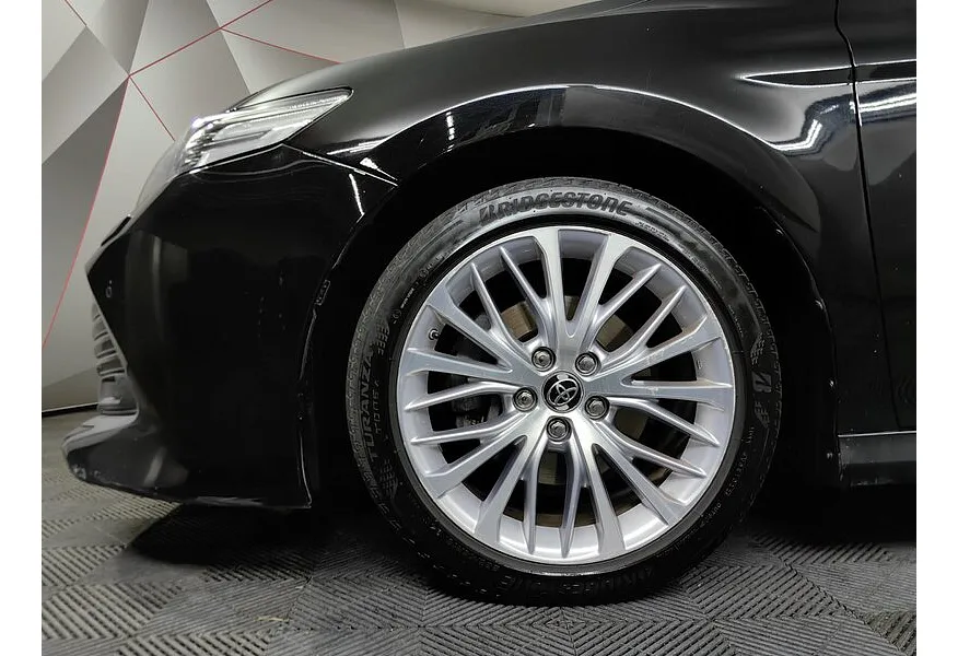 Toyota Camry 2.5 AT (181 л.с.) Черный в АВИЛОН. Слайд №17