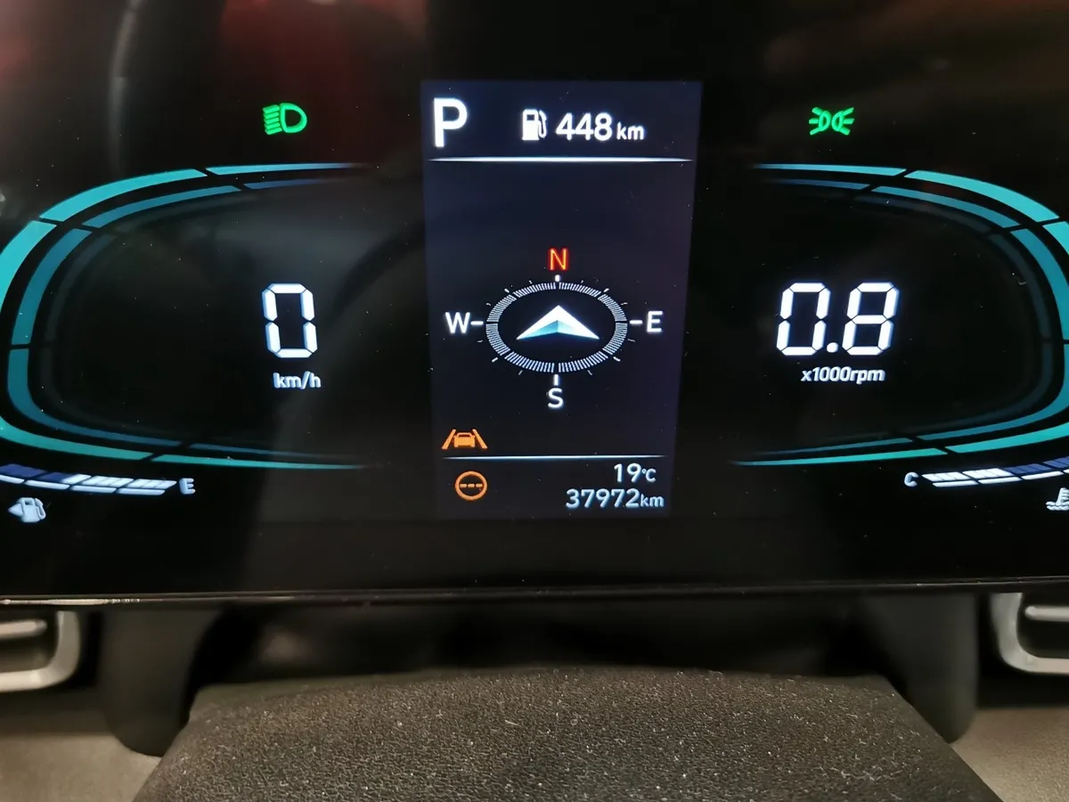 Hyundai Elantra 1.5 CTV (115 л.с.) Premium Edition Белый в АВИЛОН. Слайд №17