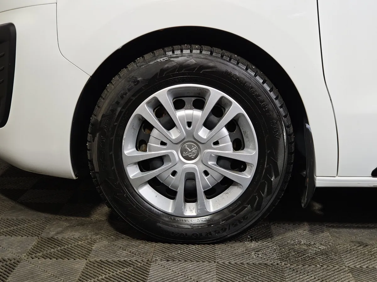 Peugeot Traveller 2.0 HDi AT LWB (8 мест) (150 л.с.) Active Белый в АВИЛОН. Слайд №9