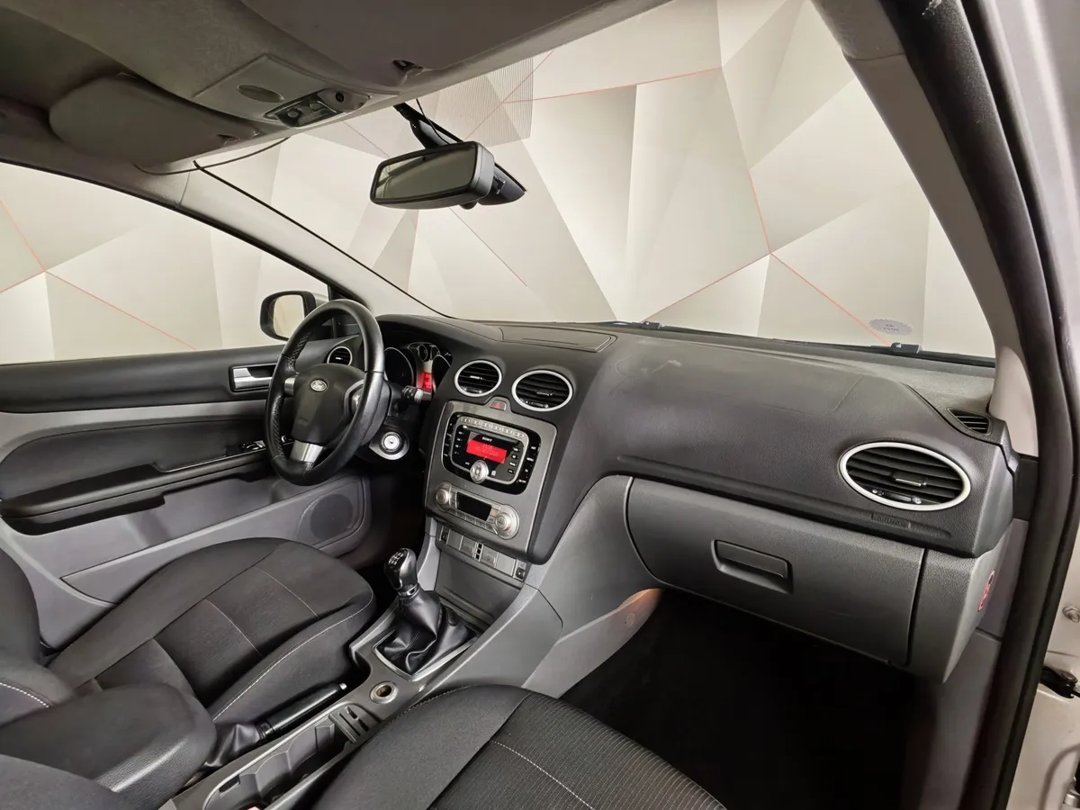 Ford Focus 1.8 MT (125 л.с.) Серебристый в АВИЛОН. Слайд №12