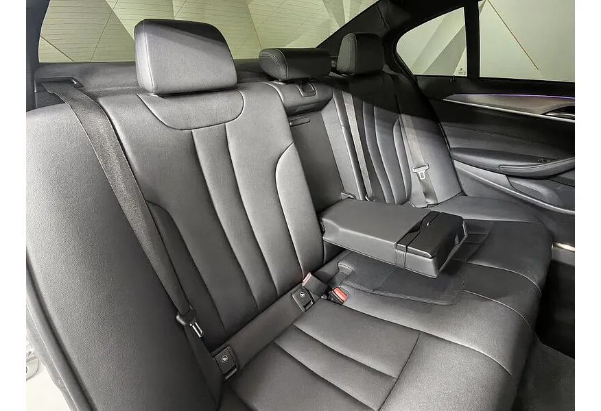 BMW 5 серия 530i xDrive Steptronic (249 л.с.) Белый в АВИЛОН. Слайд №14