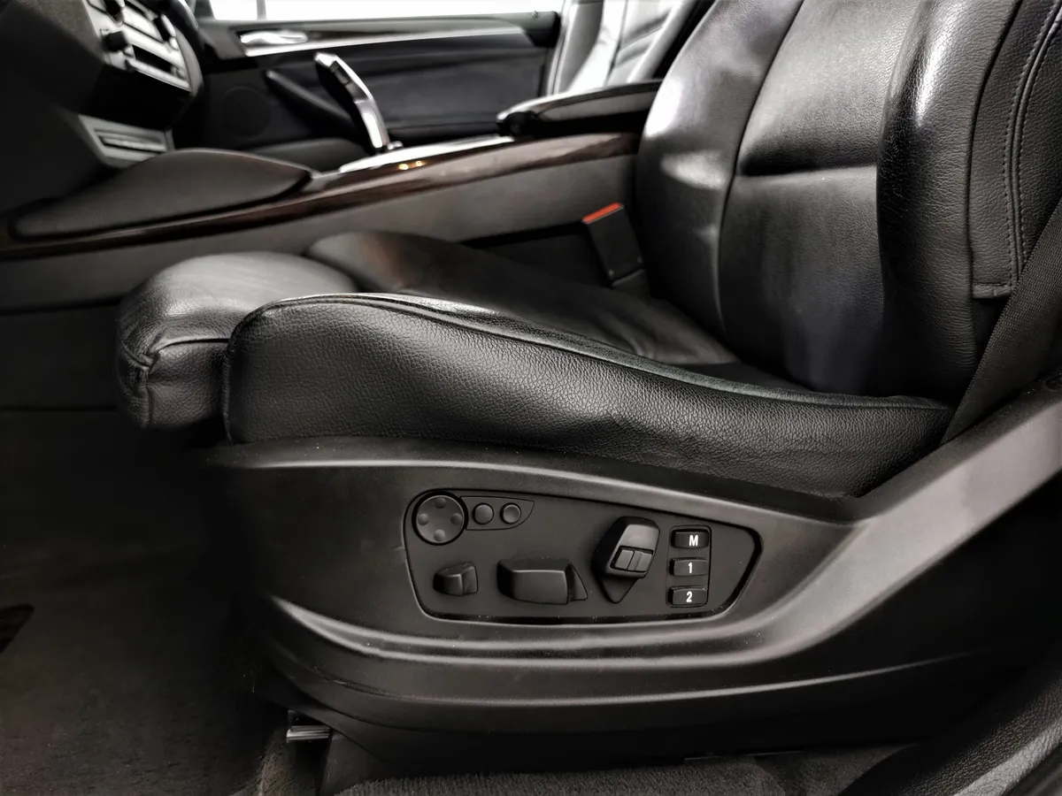 BMW X6 xDrive35i 8AT (306 л.с.) Белый в АВИЛОН. Слайд №16