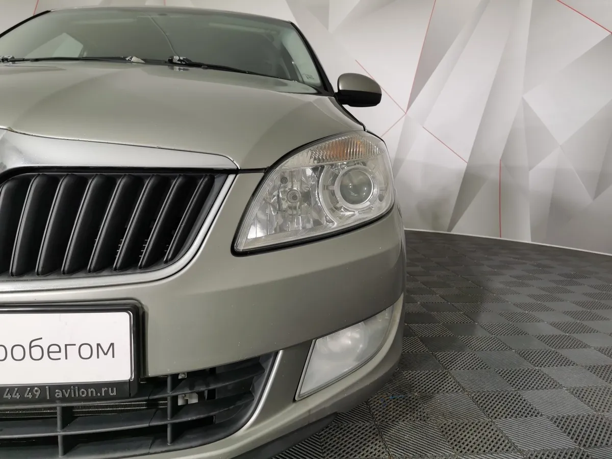Skoda Fabia 1.6 AT (105 л.с.) Серый в АВИЛОН. Слайд №10