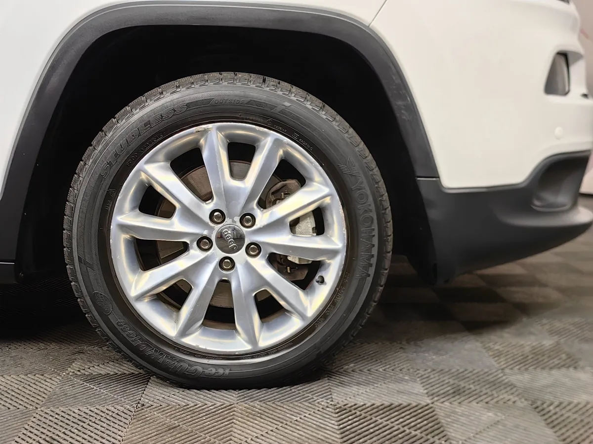 Jeep Cherokee 2.4 Tigershark Multiair AT AWD (177 л.с.) Sport Белый в АВИЛОН. Слайд №9