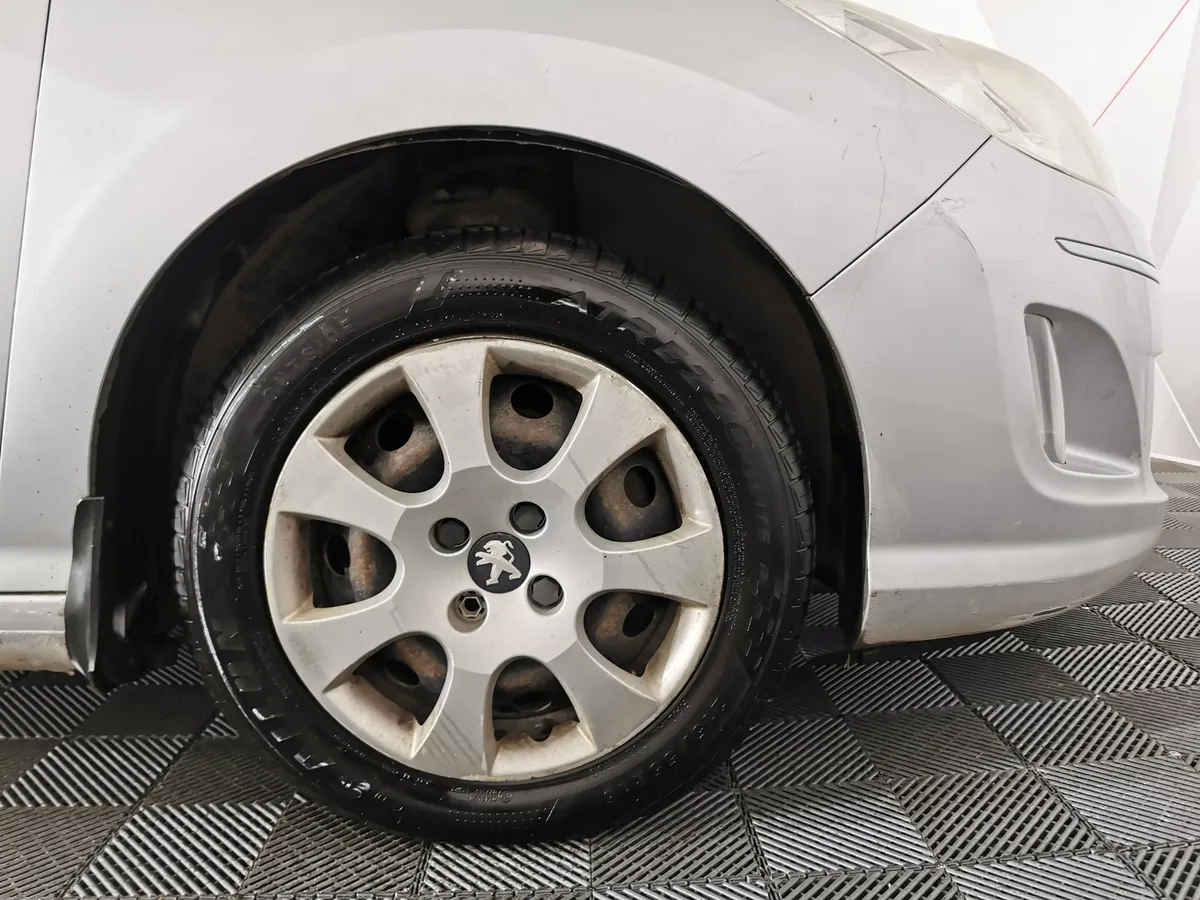 Peugeot 408 1.6 VTi AT (120 л.с.) Серебристый в АВИЛОН. Слайд №9
