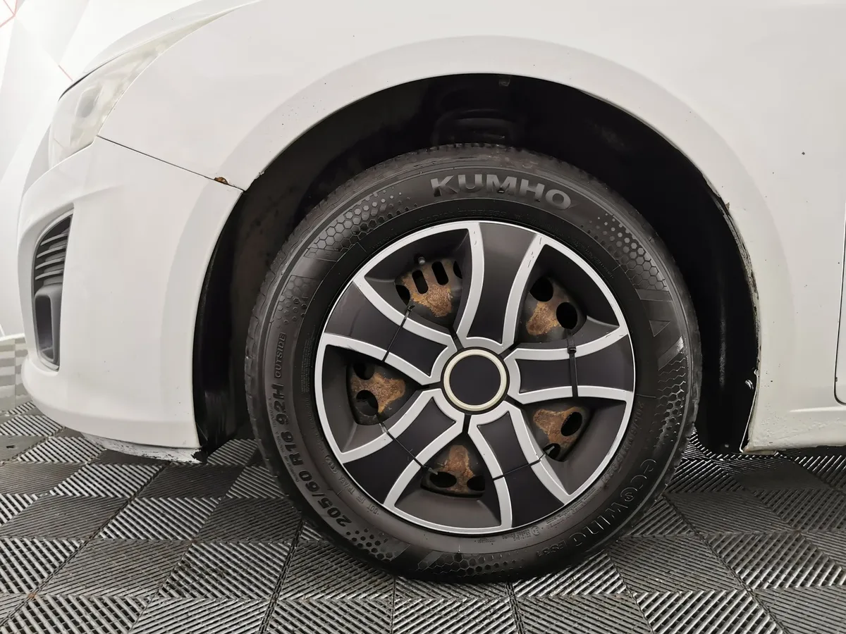 Chevrolet Cruze 1.8 AT (141 л.с.) Белый в АВИЛОН. Слайд №9