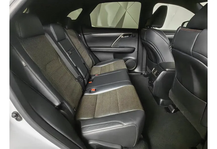 Lexus RX 2.0 AT AWD (238 л.с.) Luxury Белый в АВИЛОН. Слайд №15