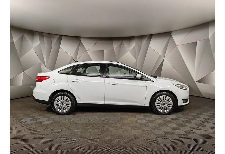 Ford Focus 1.6 PowerShift (105 л.с.) Trend Белый в АВИЛОН. Слайд №6