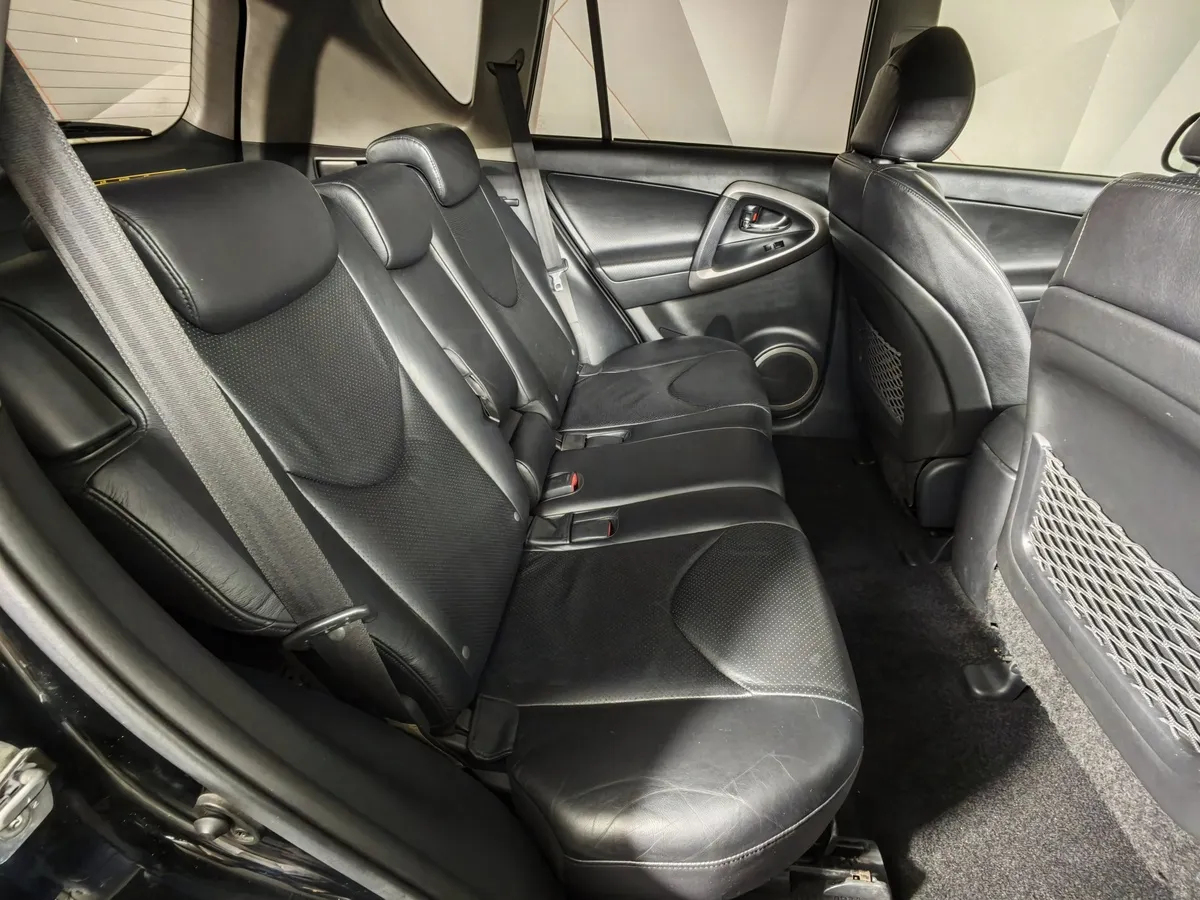 Toyota RAV4 2.4 CVT AWD (170 л.с.) Черный в АВИЛОН. Слайд №15