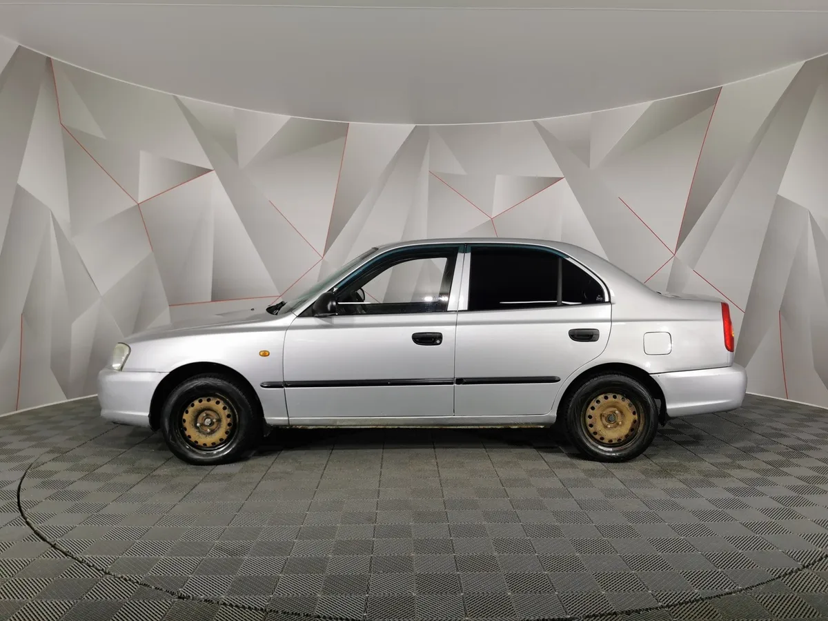Hyundai Accent 1.5 MT (102 л.с.) Серебристый в АВИЛОН. Слайд №5