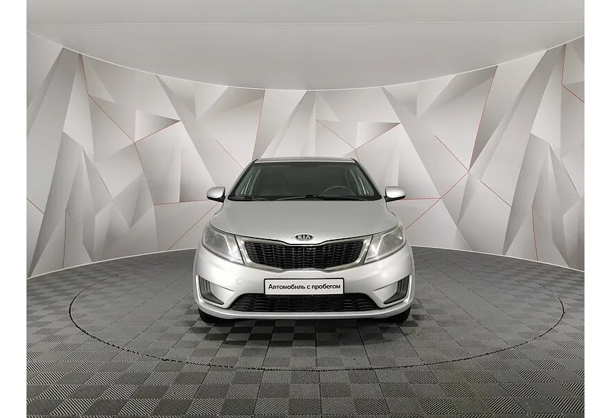 Kia Rio 1.4 MT (107 л.с.) Серебристый в АВИЛОН. Слайд №7