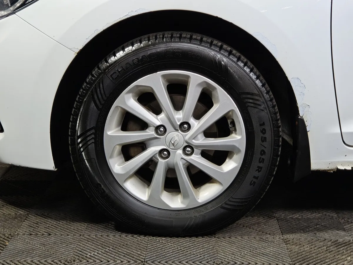 Hyundai Solaris 1.6 MT (123 л.с.) Elegance Белый в АВИЛОН. Слайд №9