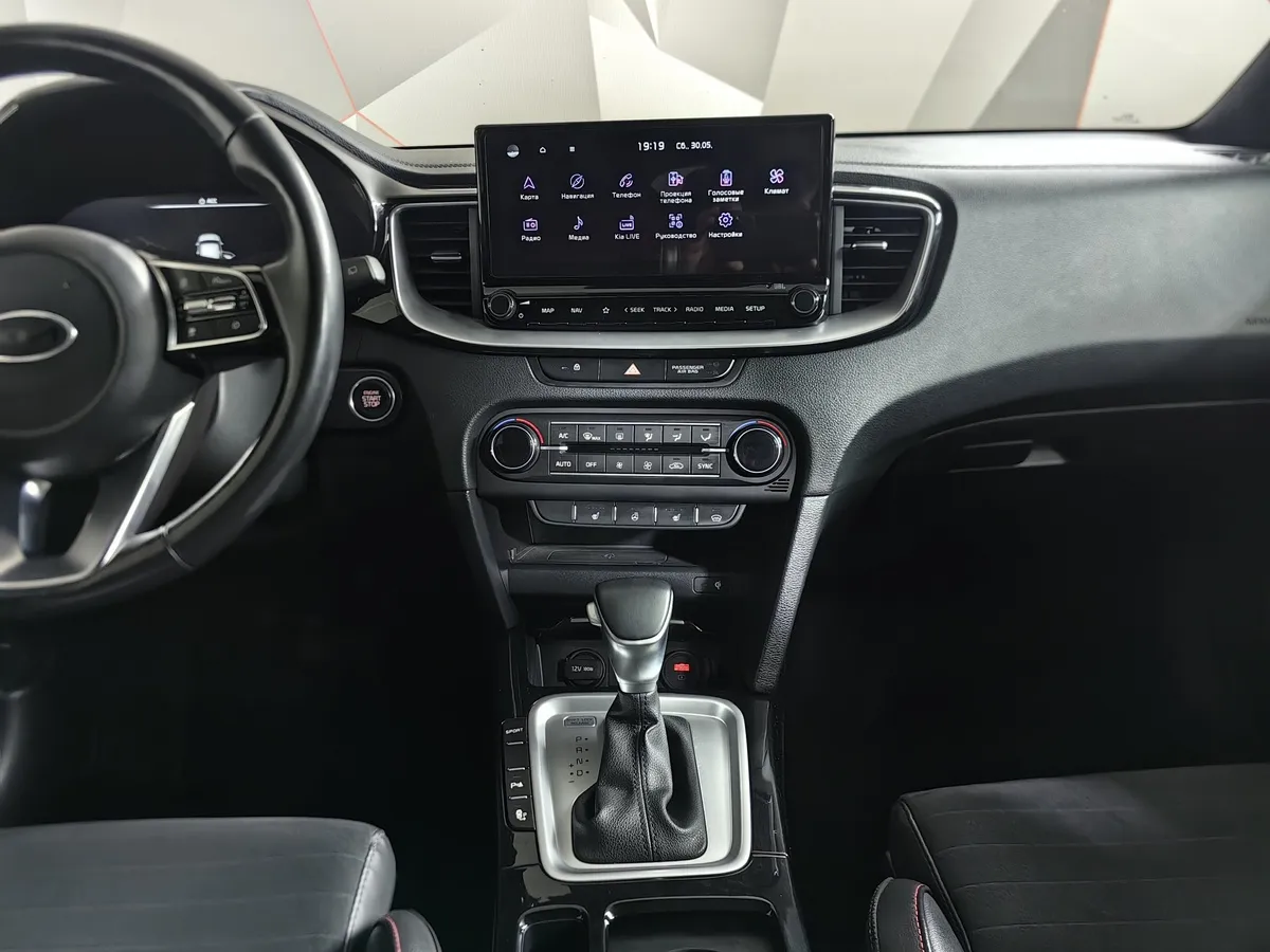 Kia Ceed 1.4 T-GDI AMT (140 л.с.) Premium Plus Серый в АВИЛОН. Слайд №14