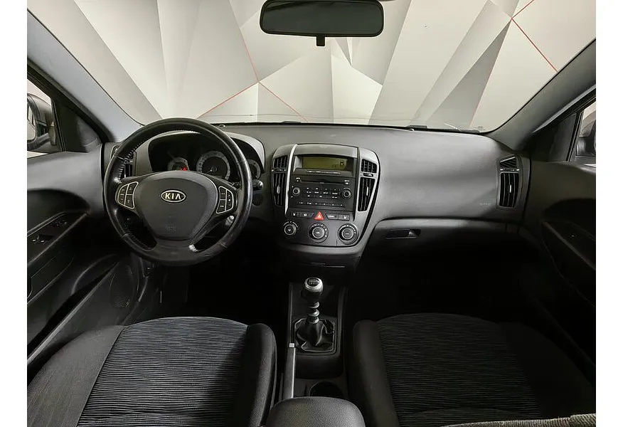 Kia Ceed 1.4 MT (109 л.с.) Бежевый в АВИЛОН. Слайд №12