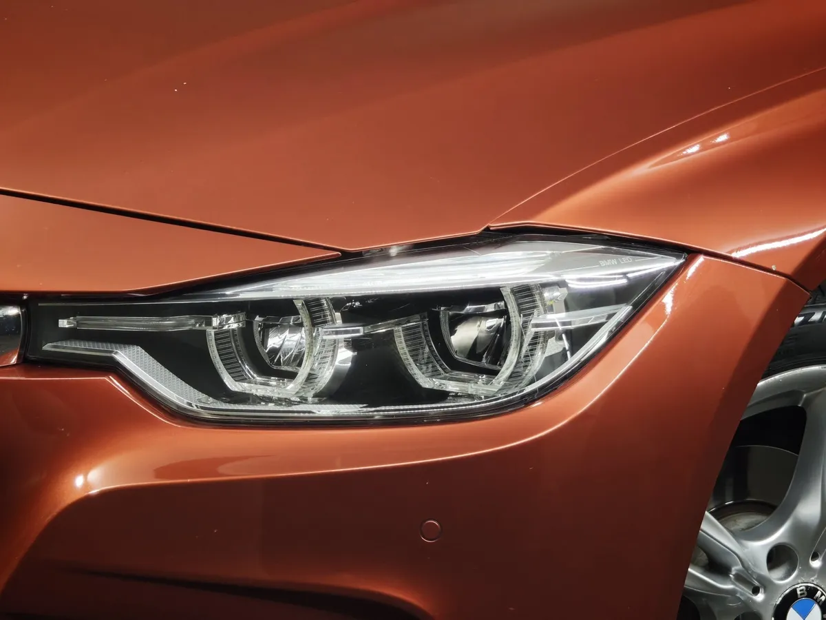 BMW 3 серия 320i xDrive AT (184 л.с.) M Sport Оранжевый в АВИЛОН. Слайд №8
