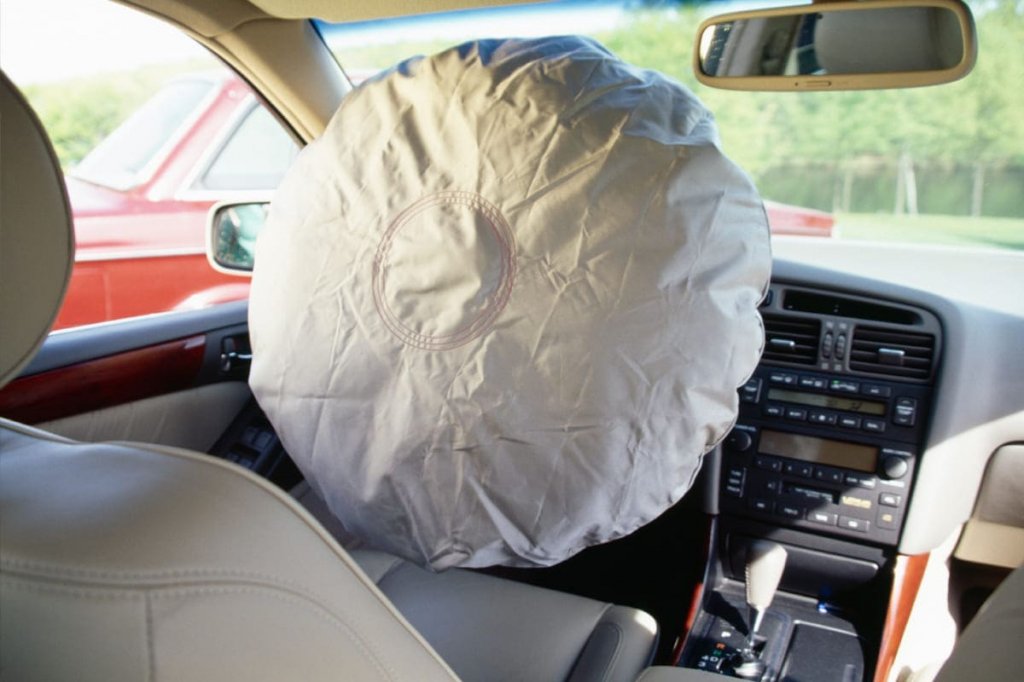 Подушка безопасности в авто: виды, функции и неисправности