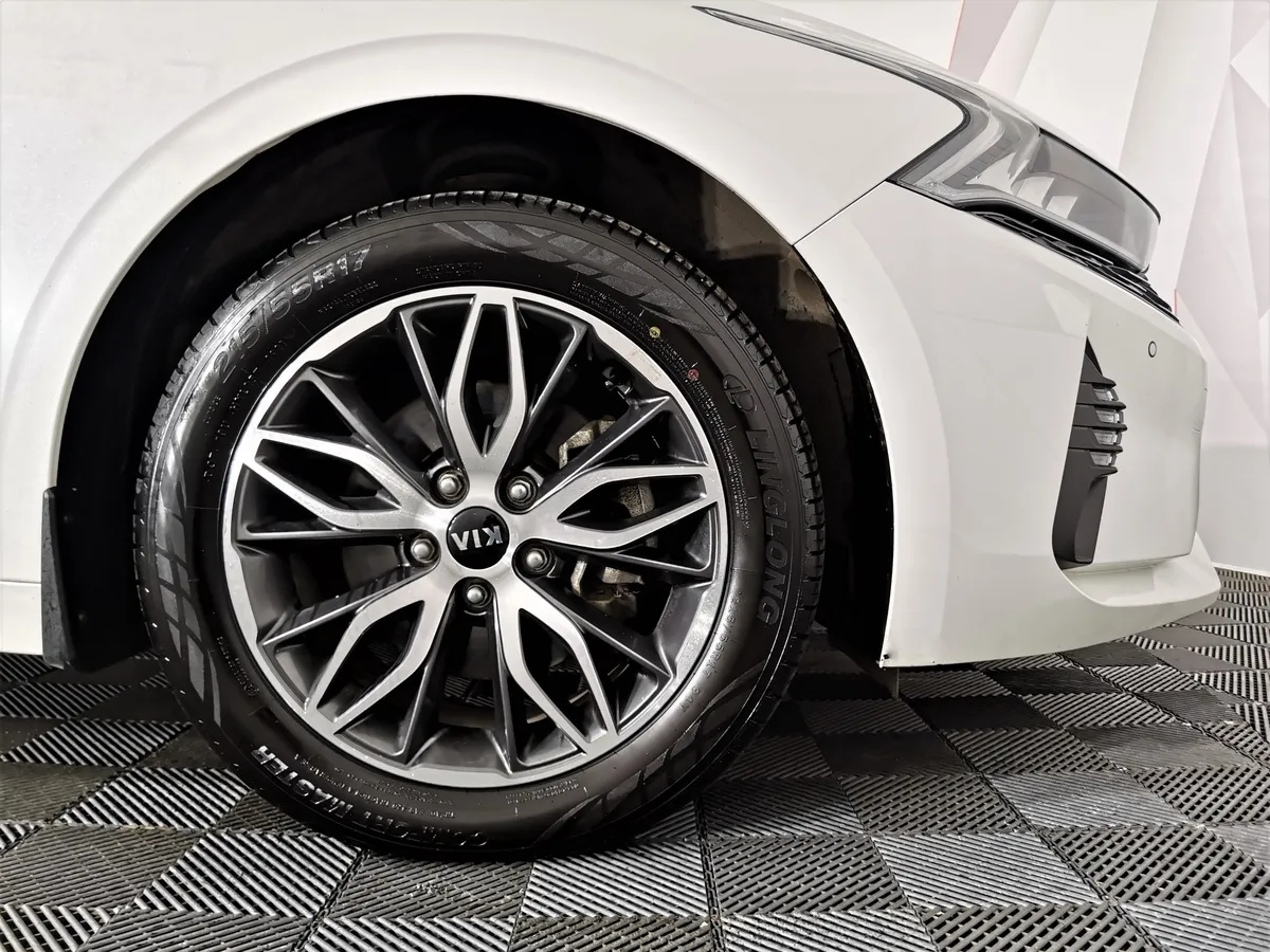 Kia K5 2.0 AT (240 л.с.) Premium Белый в АВИЛОН. Слайд №9