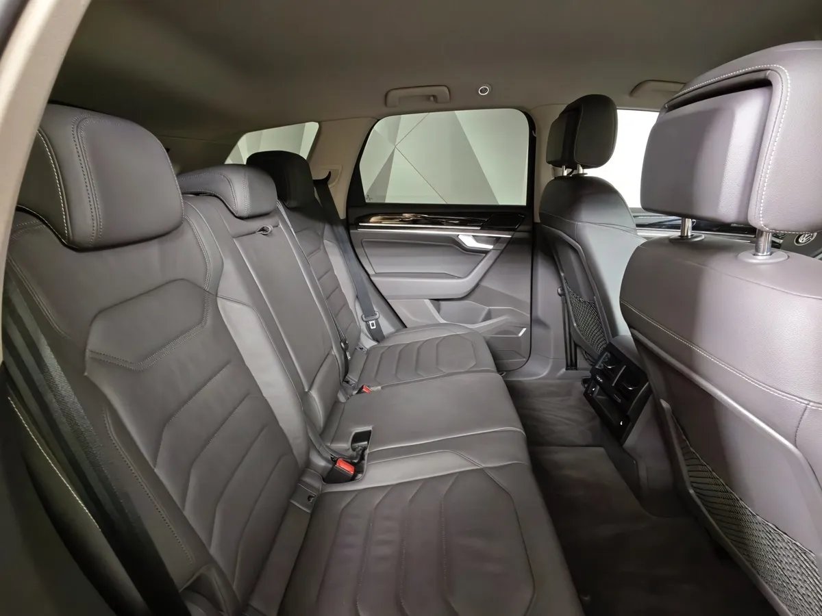 Volkswagen Touareg 2.0 TSI Tiptronic 4Motion (249 л.с.) Business Черный в АВИЛОН. Слайд №16