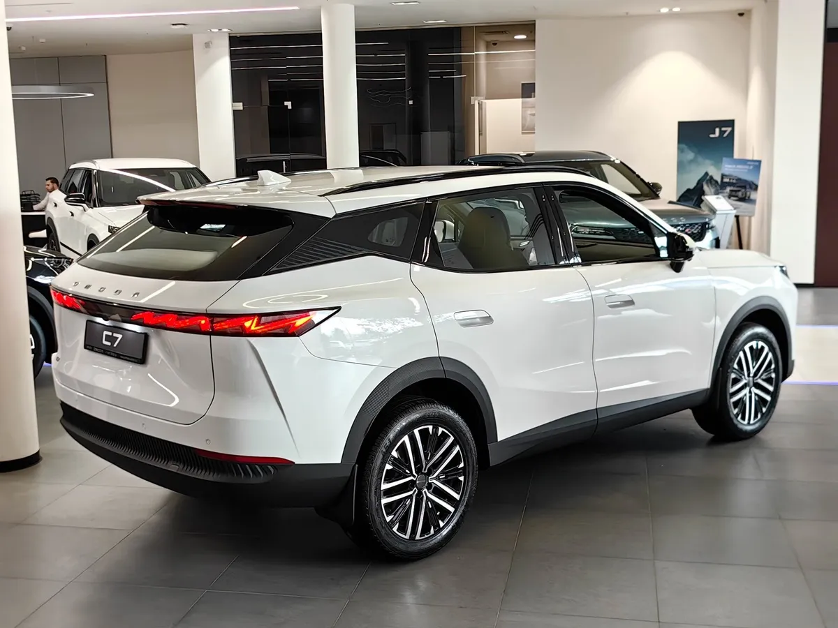 OMODA C7 1.6 DCT 4WD (150 л.с.) Стиль Белый в АВИЛОН. Слайд №2