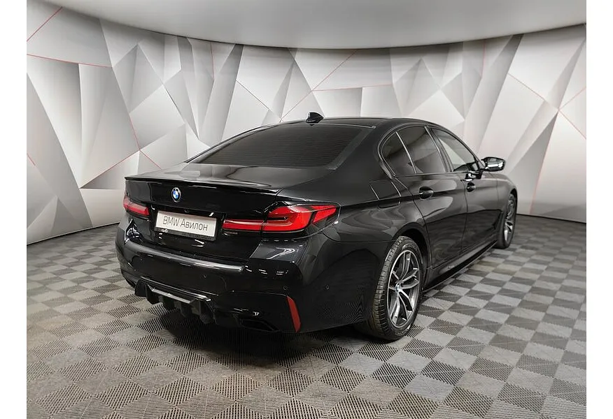 BMW 5 серия 520d xDrive Steptronic (190 л.с.) Base (Локальная сборка) Черный в АВИЛОН. Слайд №2