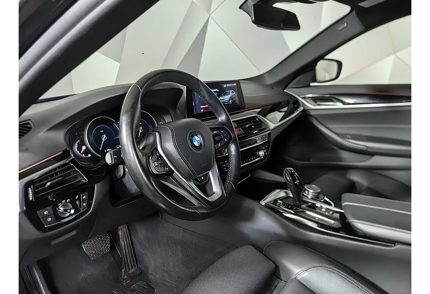 BMW 5 серия 530i xDrive Steptronic (249 л.с.) Черный в АВИЛОН. Слайд №12