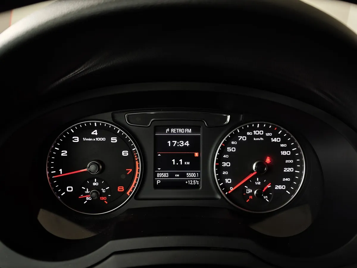 Audi Q3 2.0 TFSI S tronic quattro (180 л.с.) Sport Серый в АВИЛОН. Слайд №17