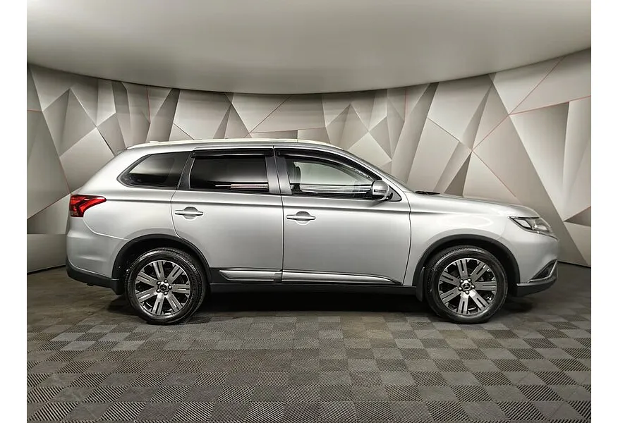 Mitsubishi Outlander 2.0 CVT 4WD (146 л.с.) Серебристый в АВИЛОН. Слайд №4